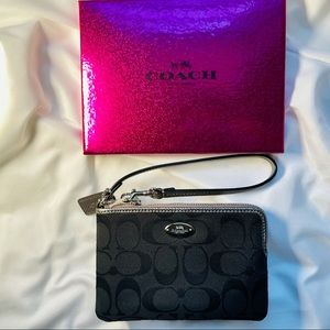 NWT never unused Coach Wristlet